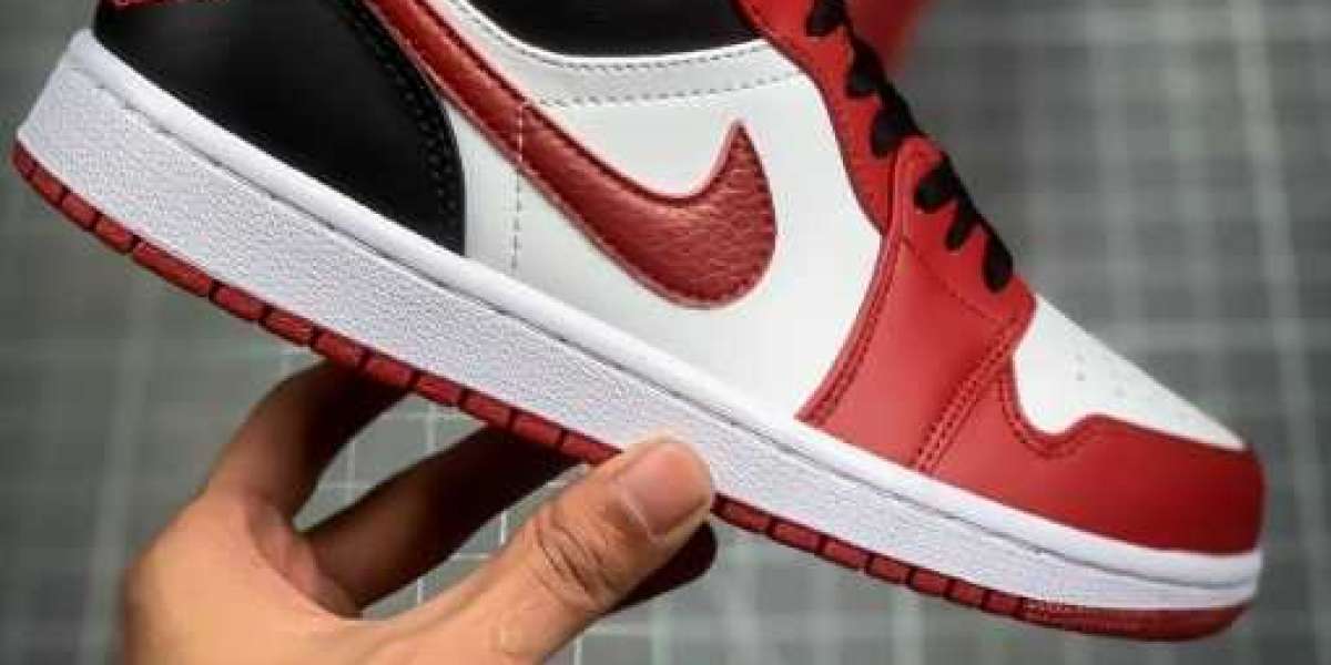 How to wear the LJR Batch Jordan 1 for a personalized look